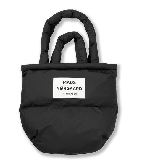 Mads Nørgaard Recycle Pillow Bag in der Farbe black