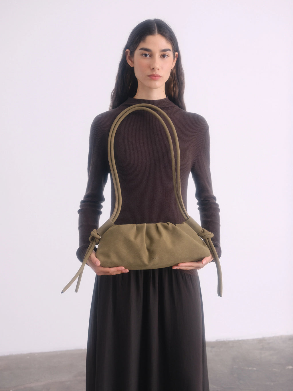 ÖLEND Dumpling Bag Suede - khaki