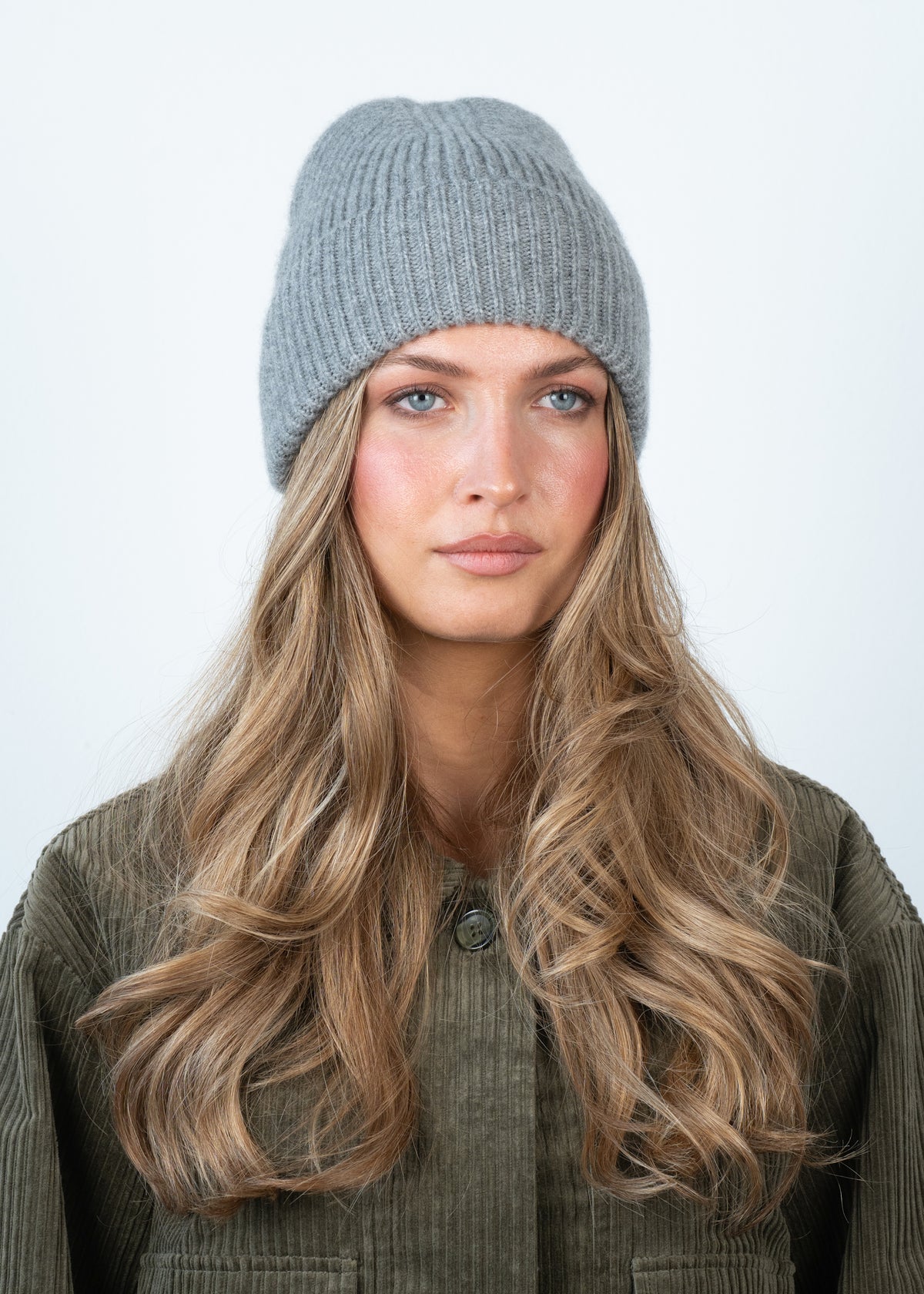 SUI AVA Cashmere Beanie - light grey