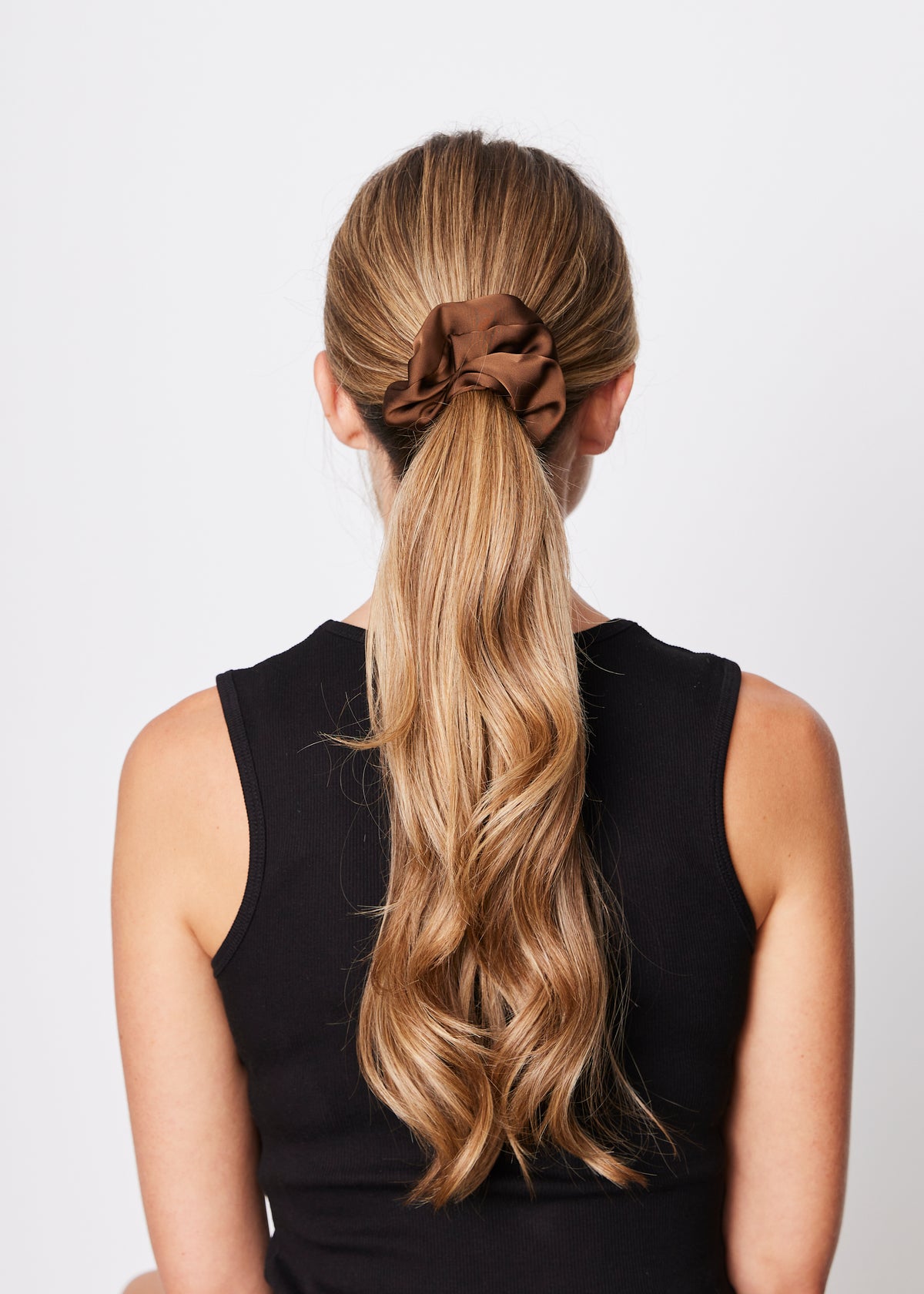 SUI AVA Ribbon Scrunchie - brown