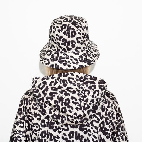 VIVI MARI Bucket Hat in Leo Alloverprint black/sand