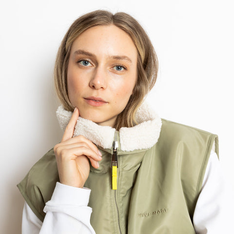 VIVI MARI Reversible Bomber Vest - pale olive/sand