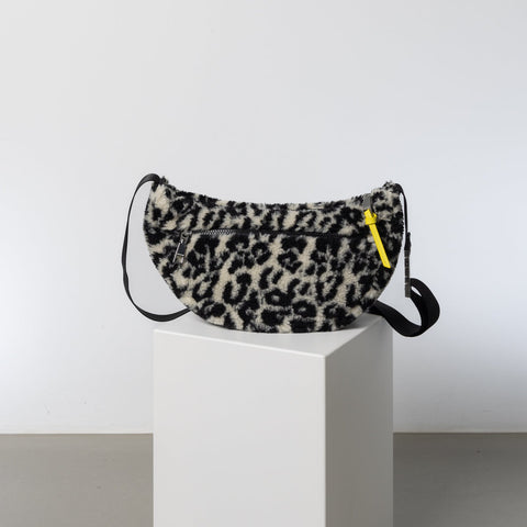 VIVI MARI Teddy Hip Bag medium - leo splashes black/sand