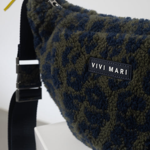 VIVI MARI Teddy Hip Bag medium - leo splashes navy/olive