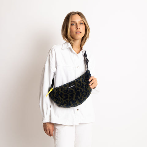 VIVI MARI Teddy Hip Bag medium - leo splashes navy/olive