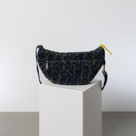 VIVI MARI Teddy Hip Bag medium - leo splashes navy/olive