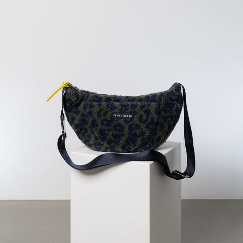 VIVI MARI Teddy Hip Bag medium - leo splashes navy/olive