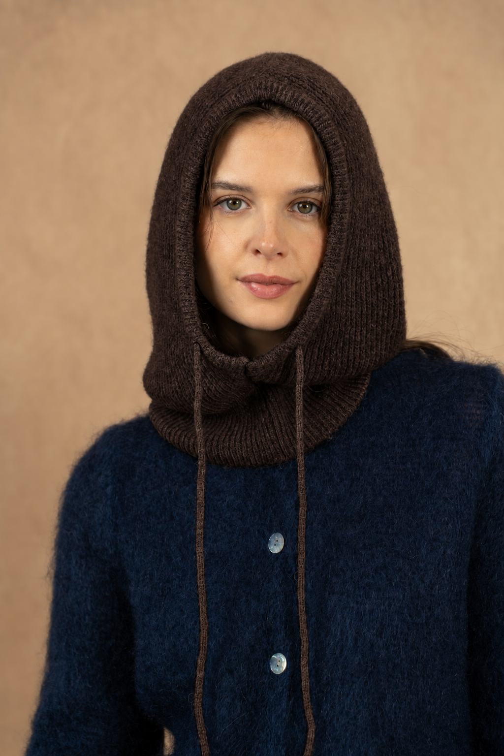 NAÏS PARIS Balaclava mit Kordelzug - chocolate