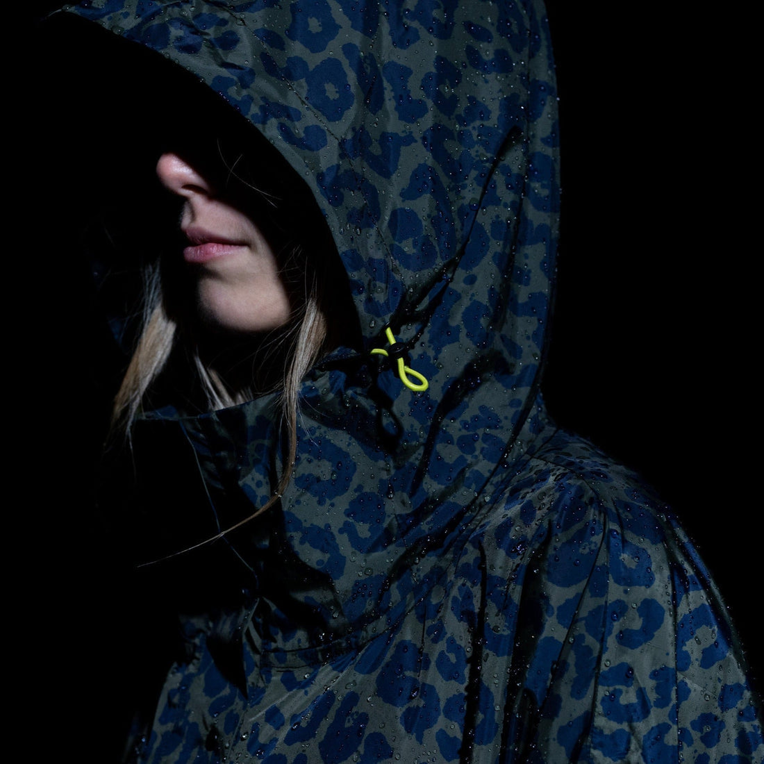 VIVI MARI RAINCOAT LEO SPLASHES NAVY/OLIVE