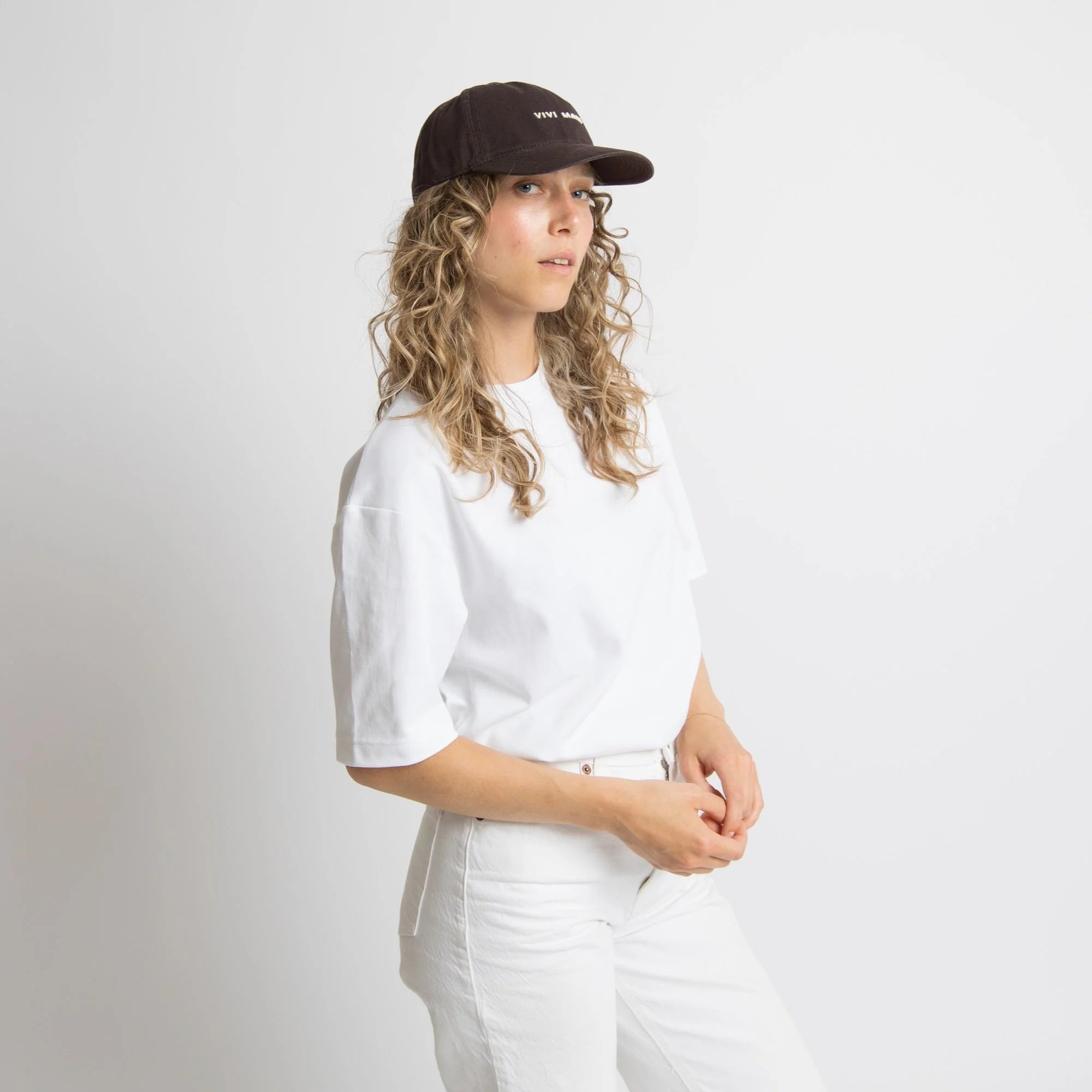 VIVI MARI Cap solid chocolate