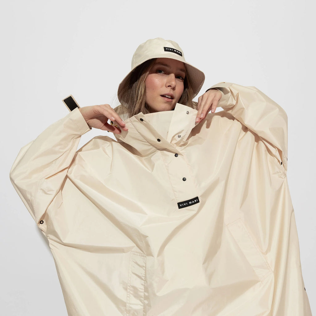 VIVI MARI Raincoat Solid sand