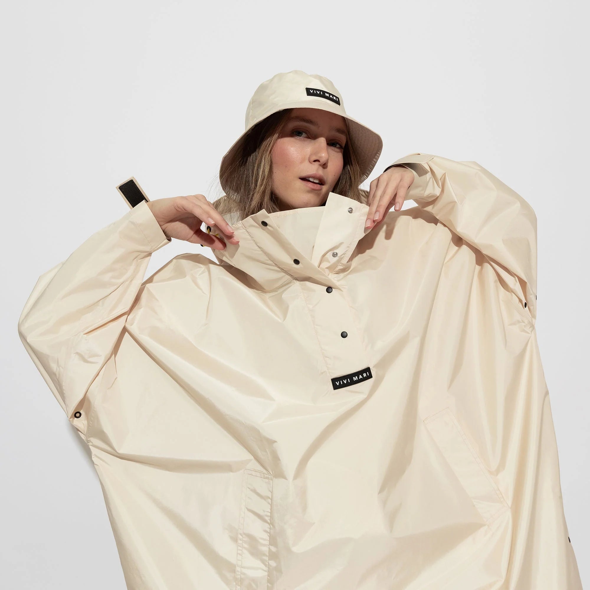 VIVI MARI Raincoat Solid sand