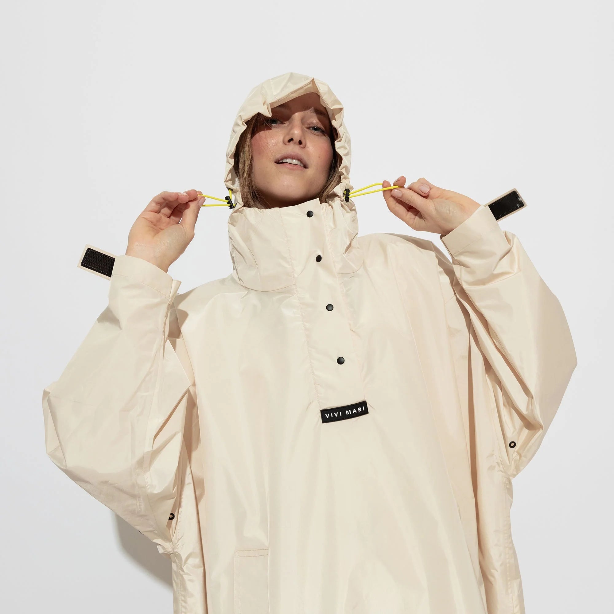 VIVI MARI Raincoat Solid sand
